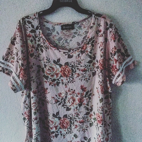 Floral print T-shirt - Picture 1 of 2